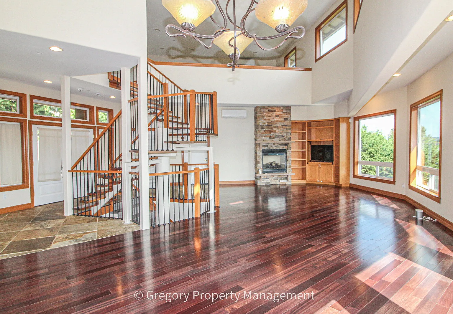 4 bed, 4.0 bath, 4550 sqft, $7,500 — Photo 3