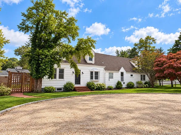 8 E Rampasture Road, Hampton Bays, NY 11946