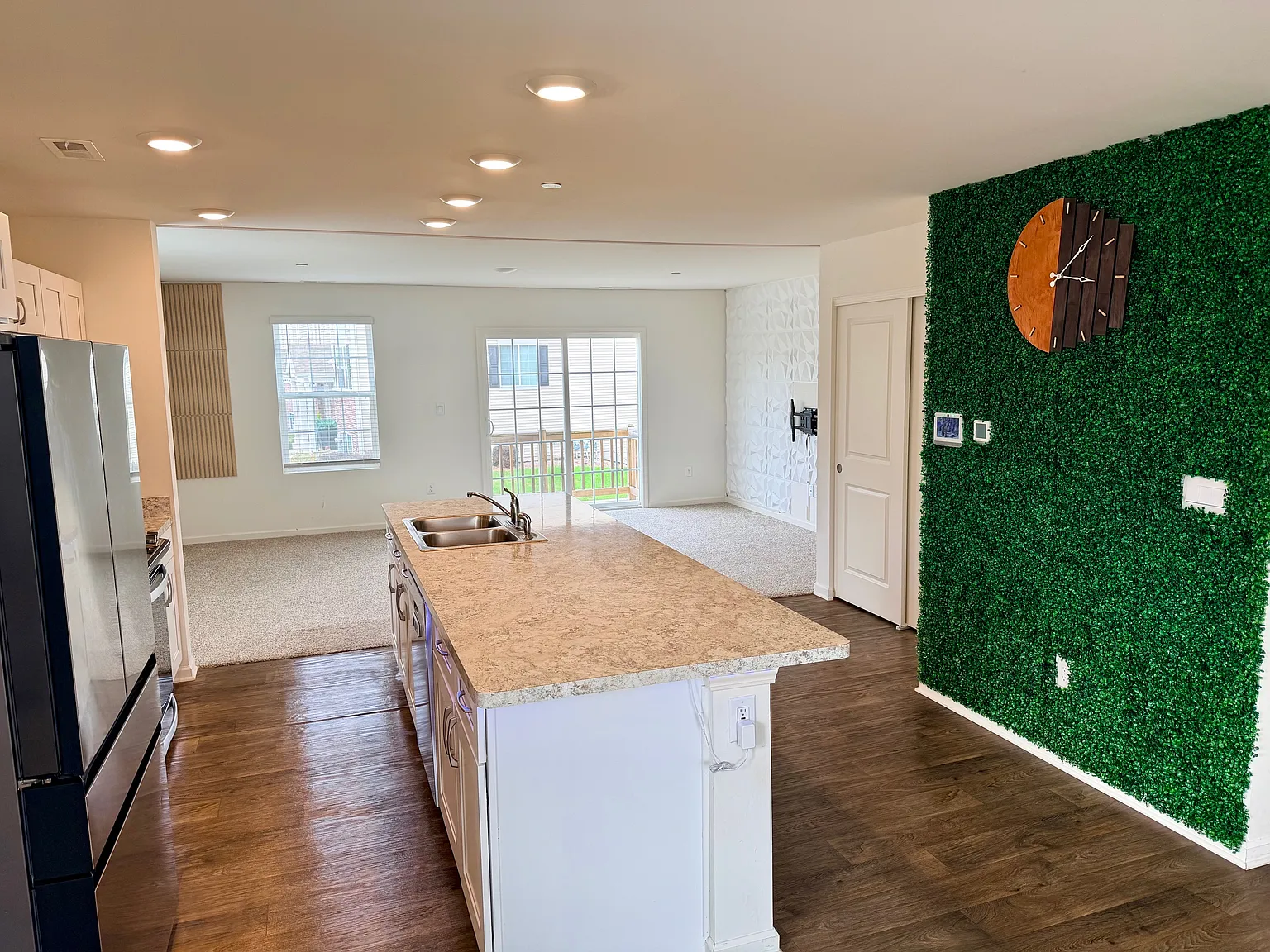 3 bed, 2.5 bath, 1758 sqft, $3,000 — Photo 4