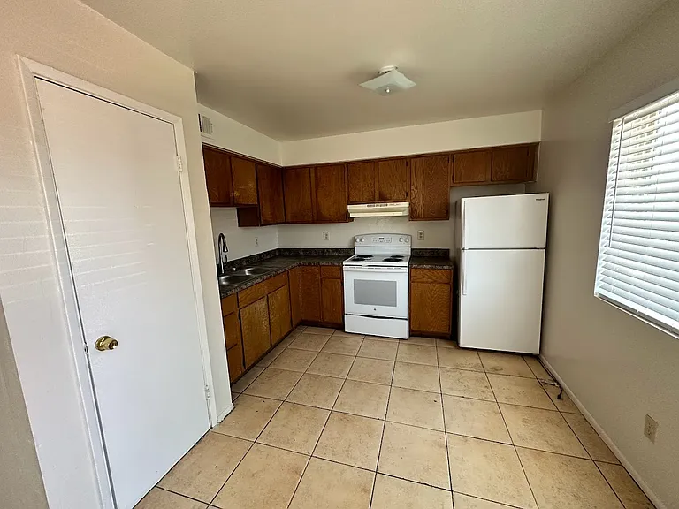 1625 E Wood St #101 — Photo 8