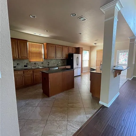 704 S Frontier Ln — Photo 10