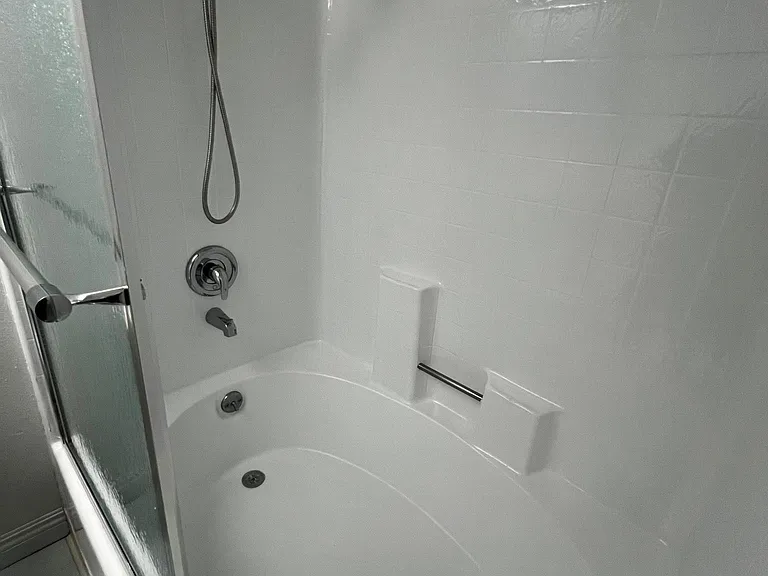 Canoga Luxury Apartments — Photo 58
