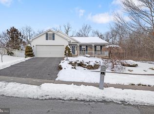 1702 Ashcombe Dr, Dover, PA 17315