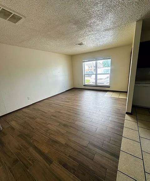225 Bull Run St #B — Photo 4