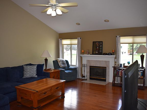 4th image of 46847 Putnam Ct