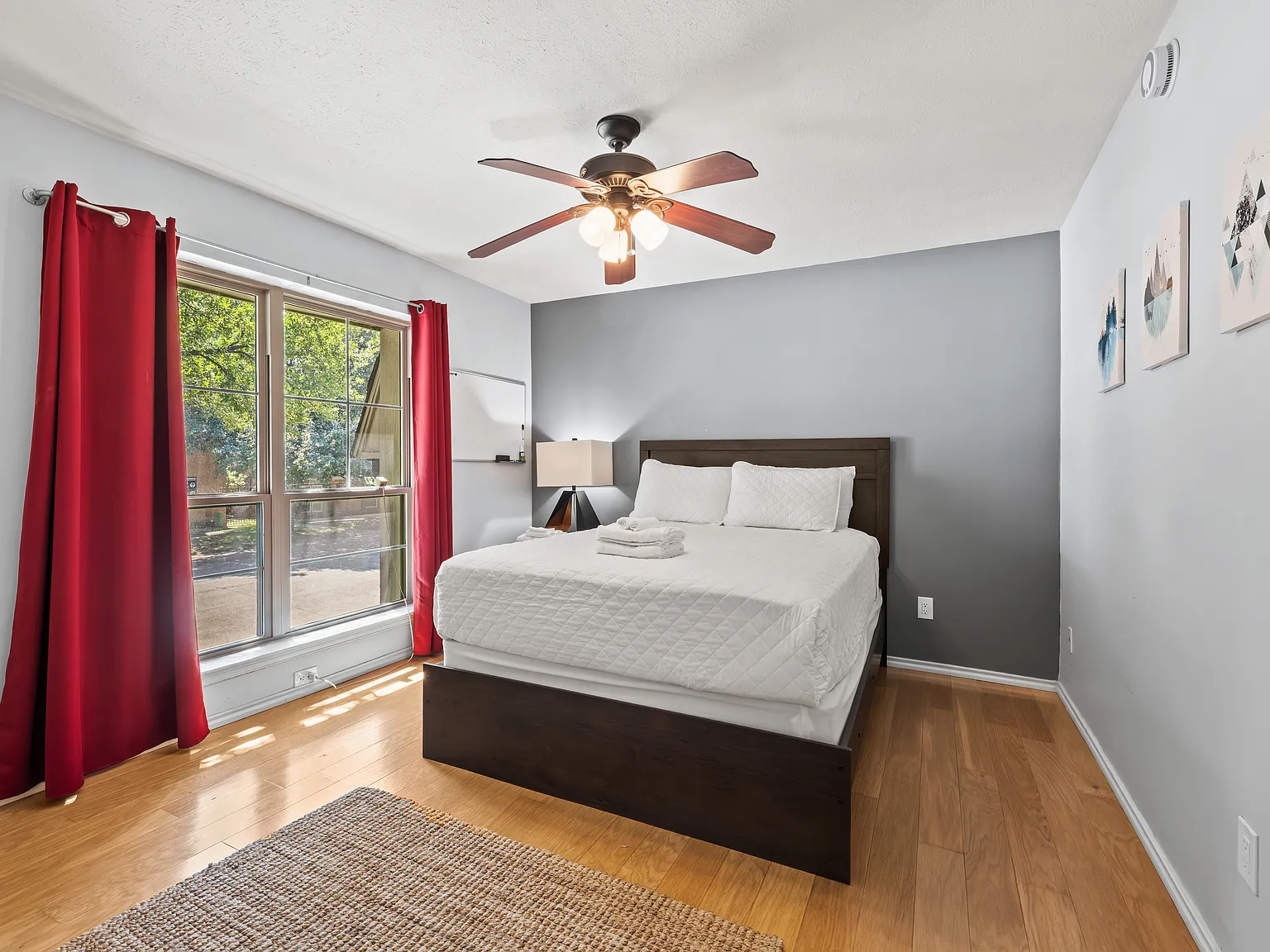 2 bed, 1033 sqft, $2,500 — Photo 3