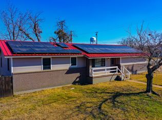 202 N 10th St, Jacksboro, TX 76458
