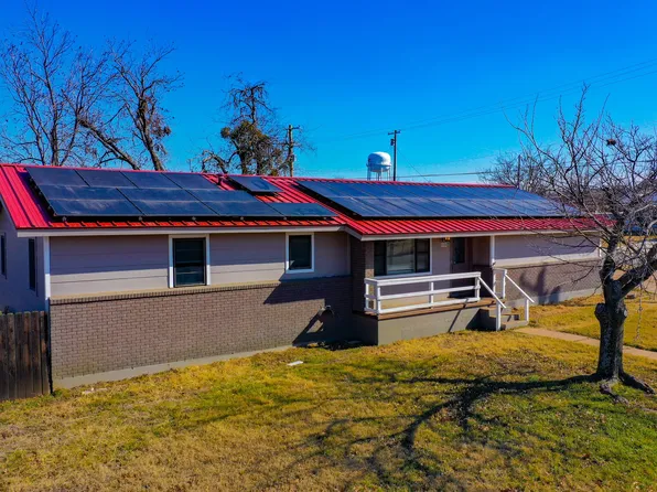 202 N 10th St, Jacksboro, TX 76458