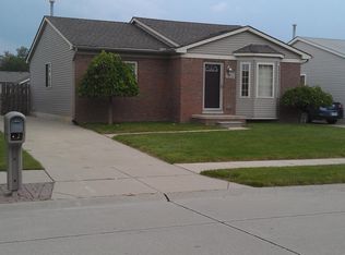28713 Felician St, Roseville, MI 48066