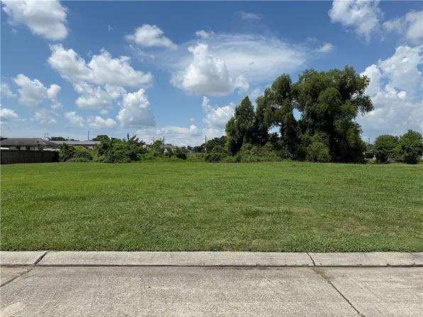 20 Mary Ann Pl, Gretna, LA 70053