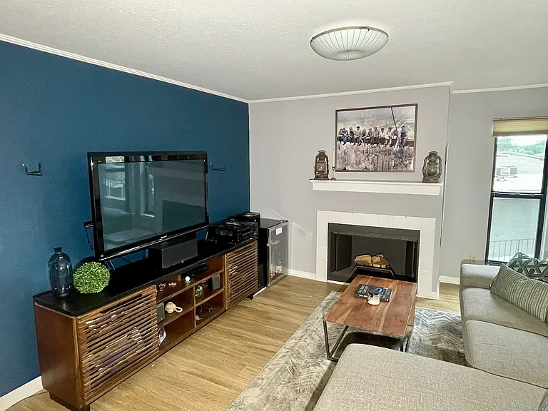1510 W North Loop Blvd #324 — Photo 8