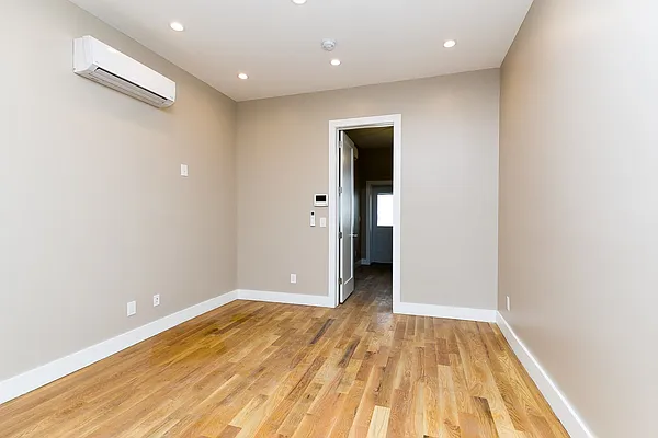 Rented by Nooklyn NYC LLC | media 30