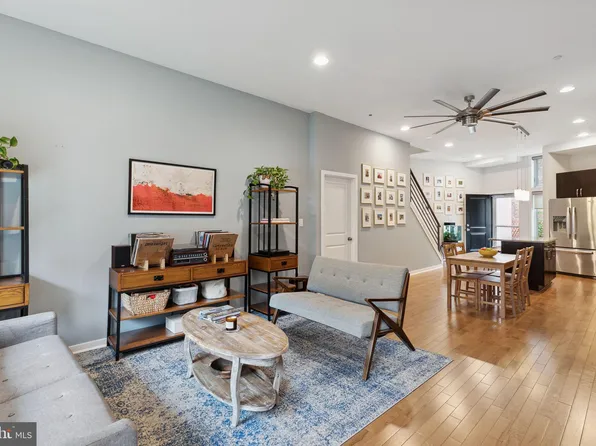 904 New Market St, Philadelphia, PA 19123