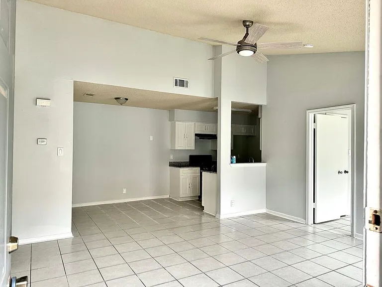 2001 Margalene Way #B — Photo 6