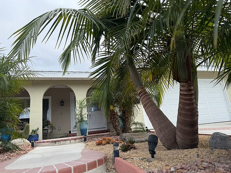 8342 Castilian Dr — Photo 24