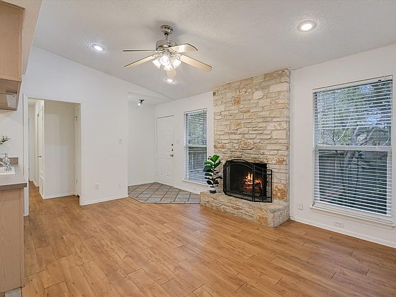 5th image of 3207 Eanes Cir #B