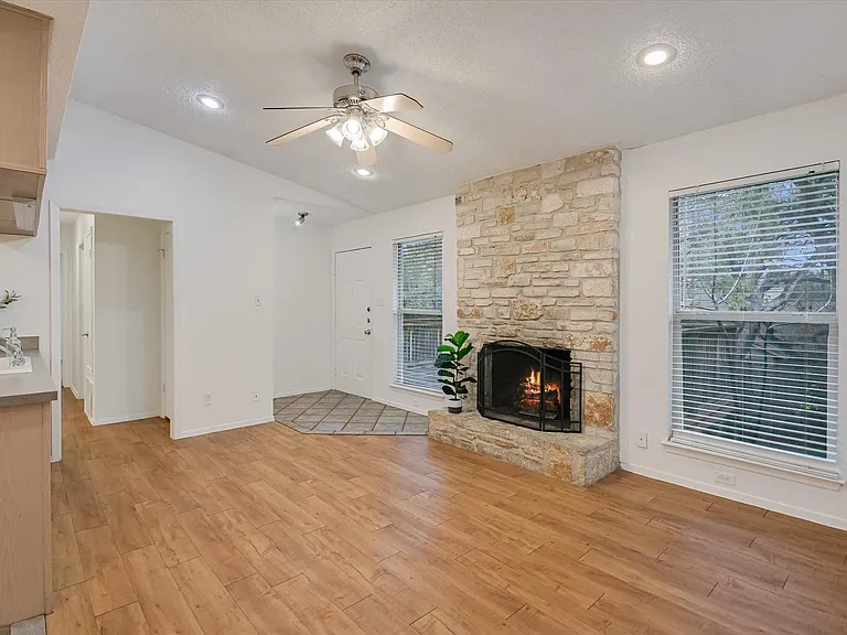 3207 Eanes Cir #B — Photo 5