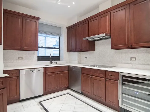 161 West 54th Street image 3 of 18