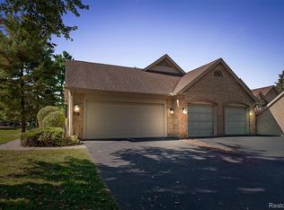 4868 Pine Eagles Ct #1, Brighton, MI 48116