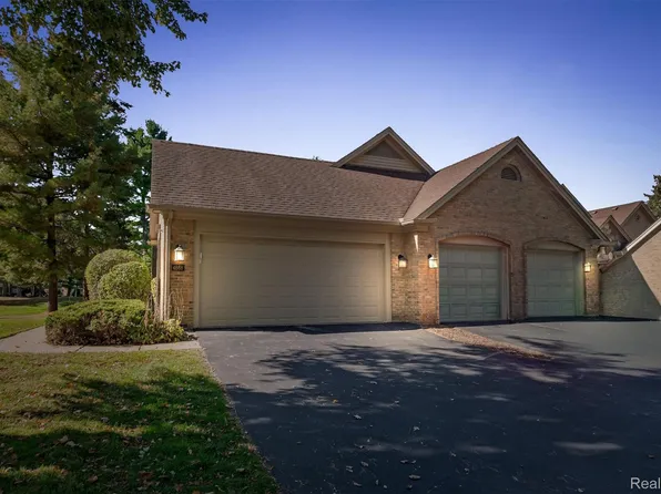 4868 Pine Eagles Ct #1, Brighton, MI 48116