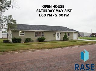 717 SW 2nd St, Madison, SD 57042