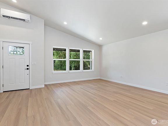 4th image of 21909 127th Street Ct E