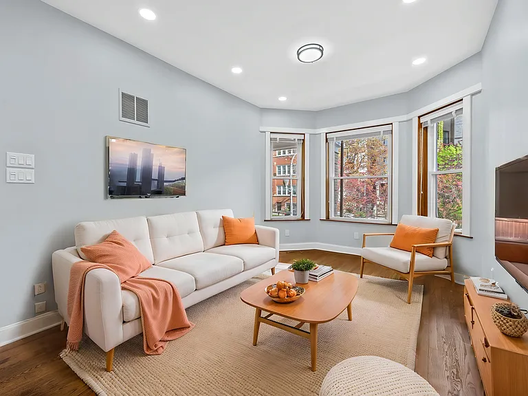 915 W Newport Ave #1 — Photo 5