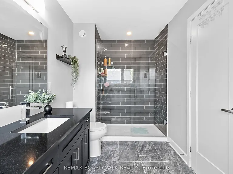 232 Bristol Cres — Photo 18