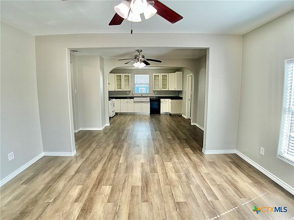 2nd image of 807 Pine St
