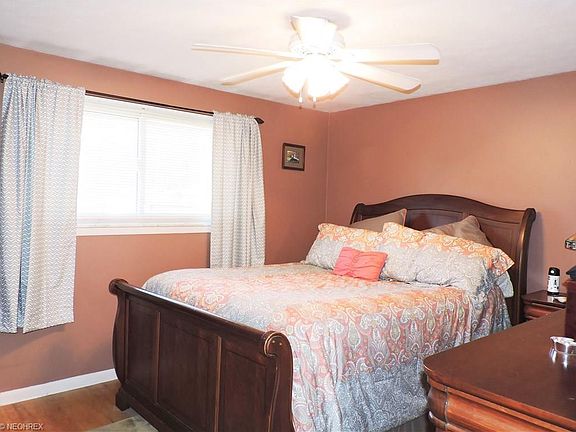 4th image of 23991 Noreen Dr