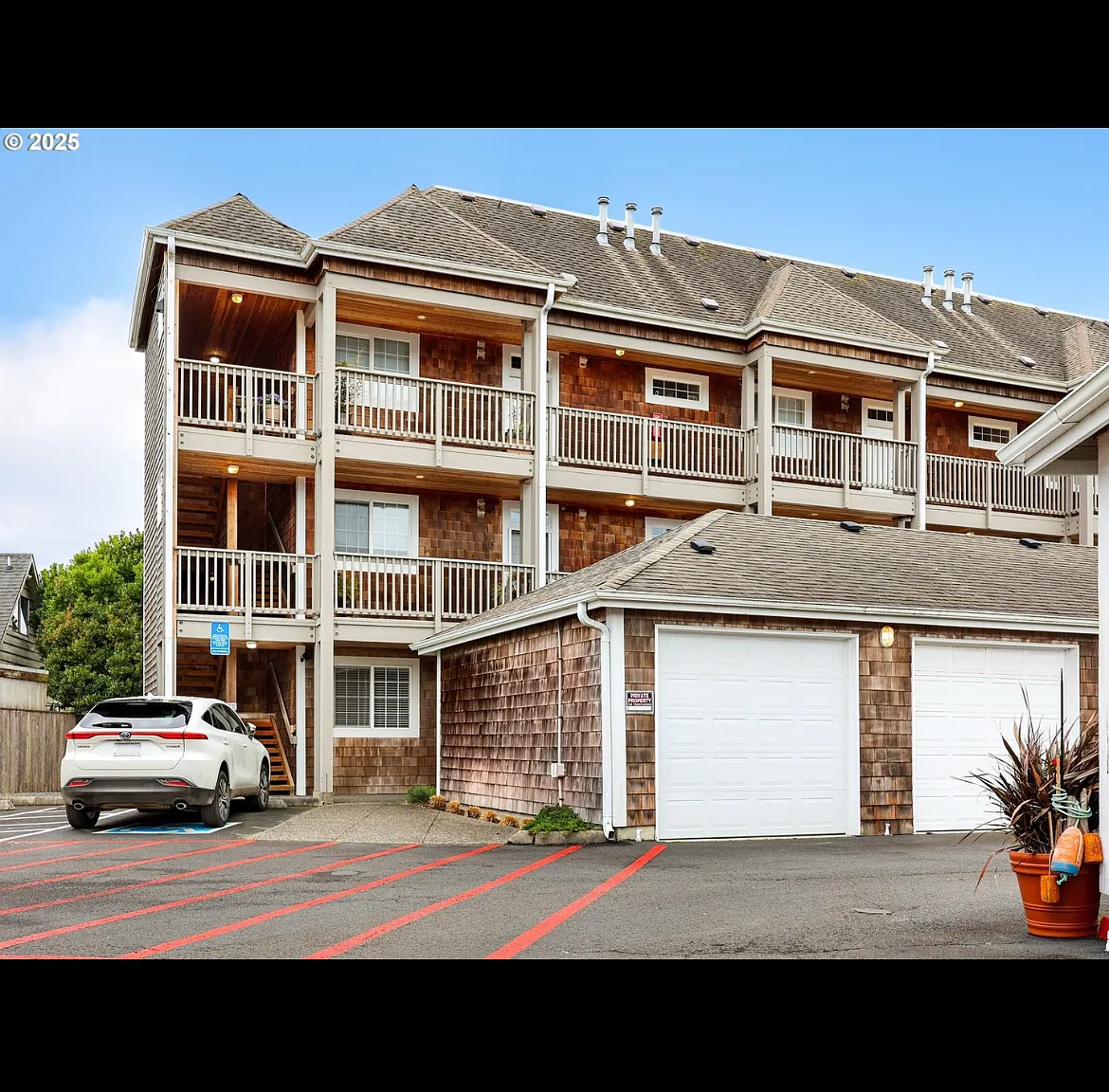 2 bed, 1135 sqft, $2,100 — Photo 2