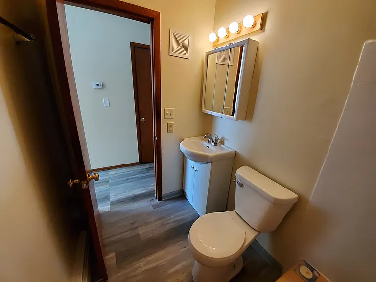 122 Hall St — Photo 6