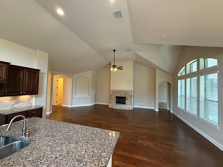 5512 Lipan Apache Bnd — Photo 7
