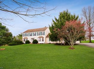5 Summit Trl, Flemington, NJ 08822
