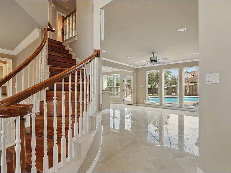 727 Ashleigh Ln — Photo 17