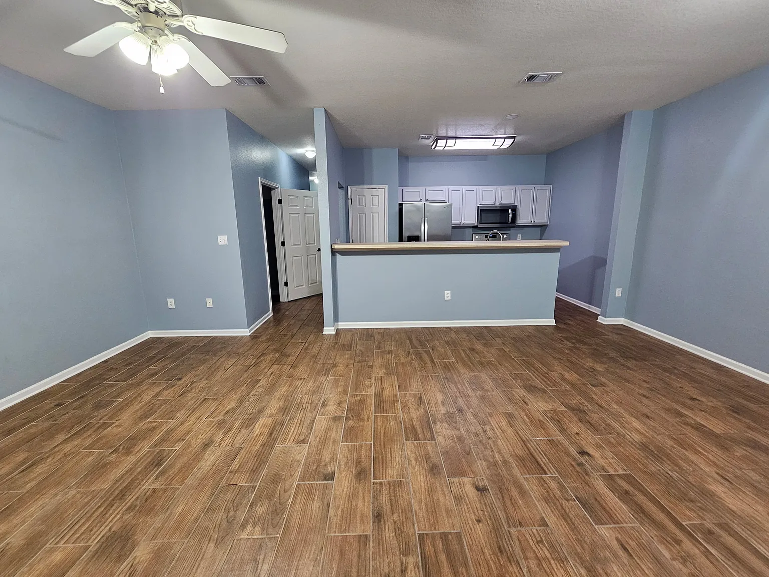 3 bed, 2.5 bath, 1440 sqft, $2,300 — Photo 2