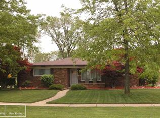 33680 Sebastian Lane Dr, Sterling Heights, MI 48312
