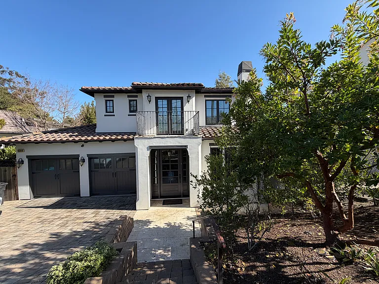 2509 Easton Dr — Photo 3