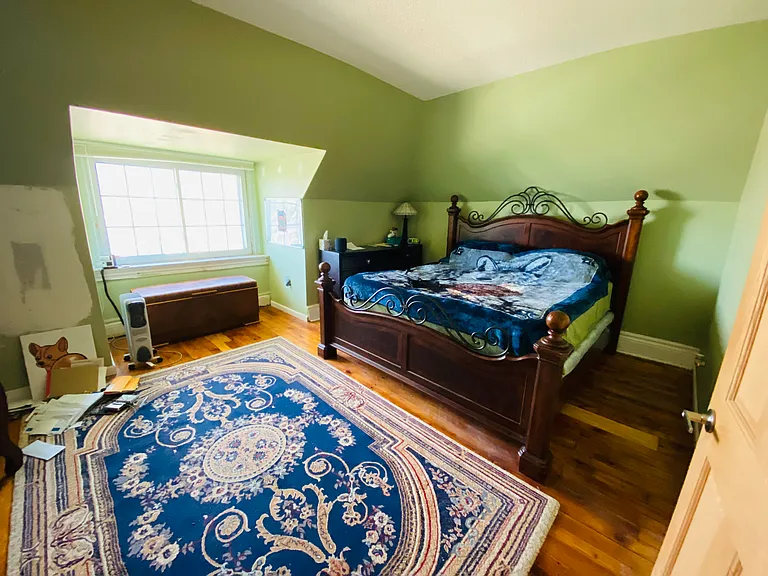 Bedroom #5 (3rd Floor)
