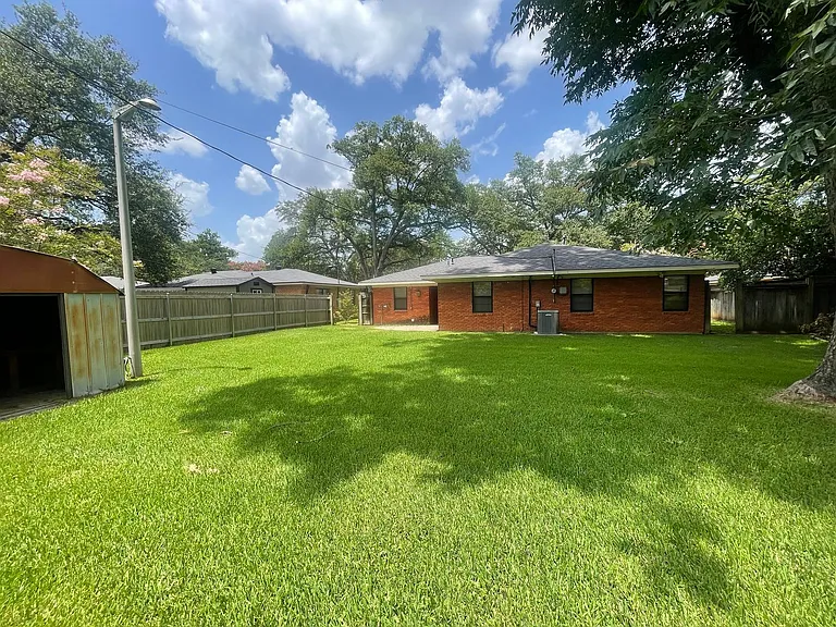 315 E Southfield Rd — Photo 15