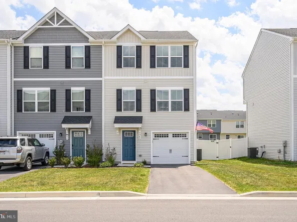 40 Shubunkin Rd, Inwood, WV 25428