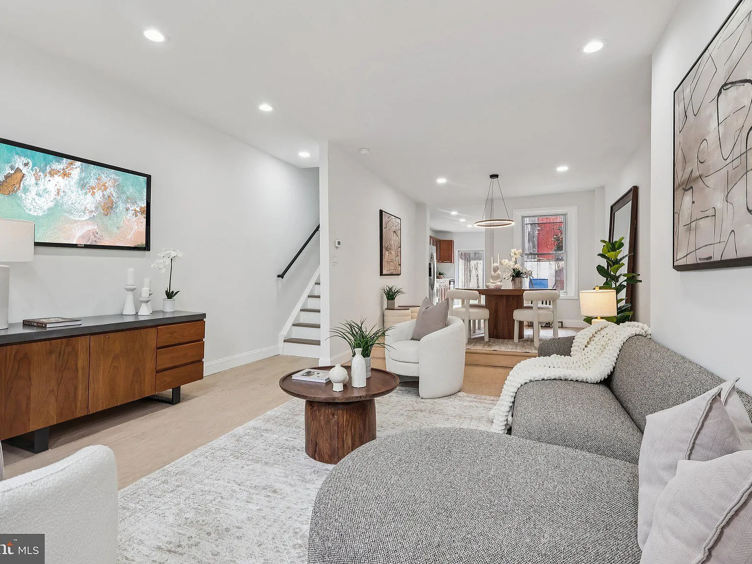 3 bed, 2.0 bath, 1584 sqft, $2,400 — Photo 1