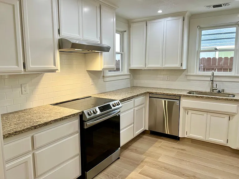 1214 E St #1/2 — Photo 19