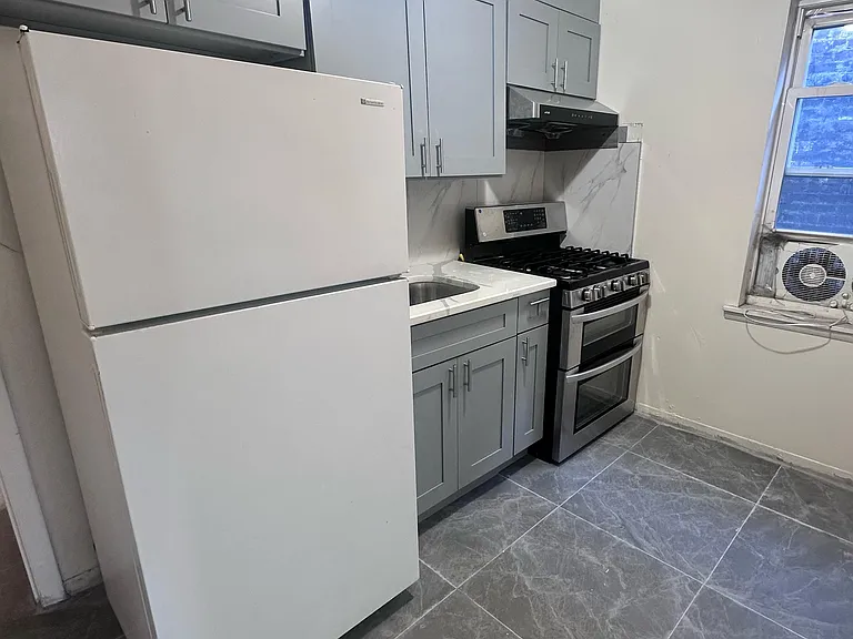 262 S 10th St #3 — Photo 9