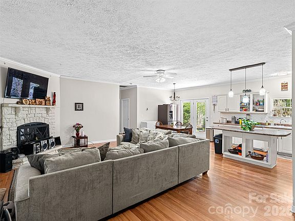 4th image of 8 Jackson Cove Rd