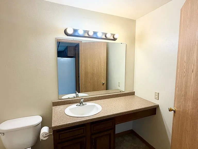 3160 Rosalie Pkwy — Photo 6