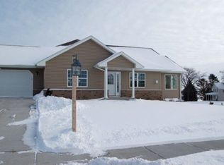 104 Summit Ct, Columbus, WI 53925