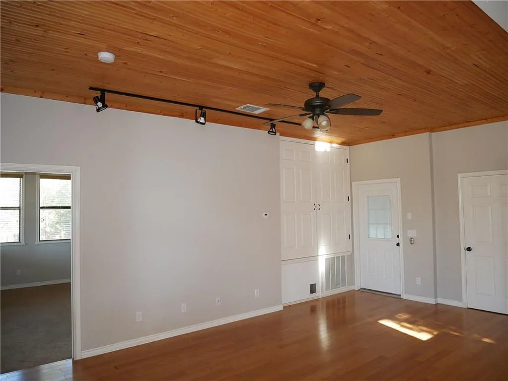 2 bed, 2.0 bath, 1307 sqft, $1,950 — Photo 4