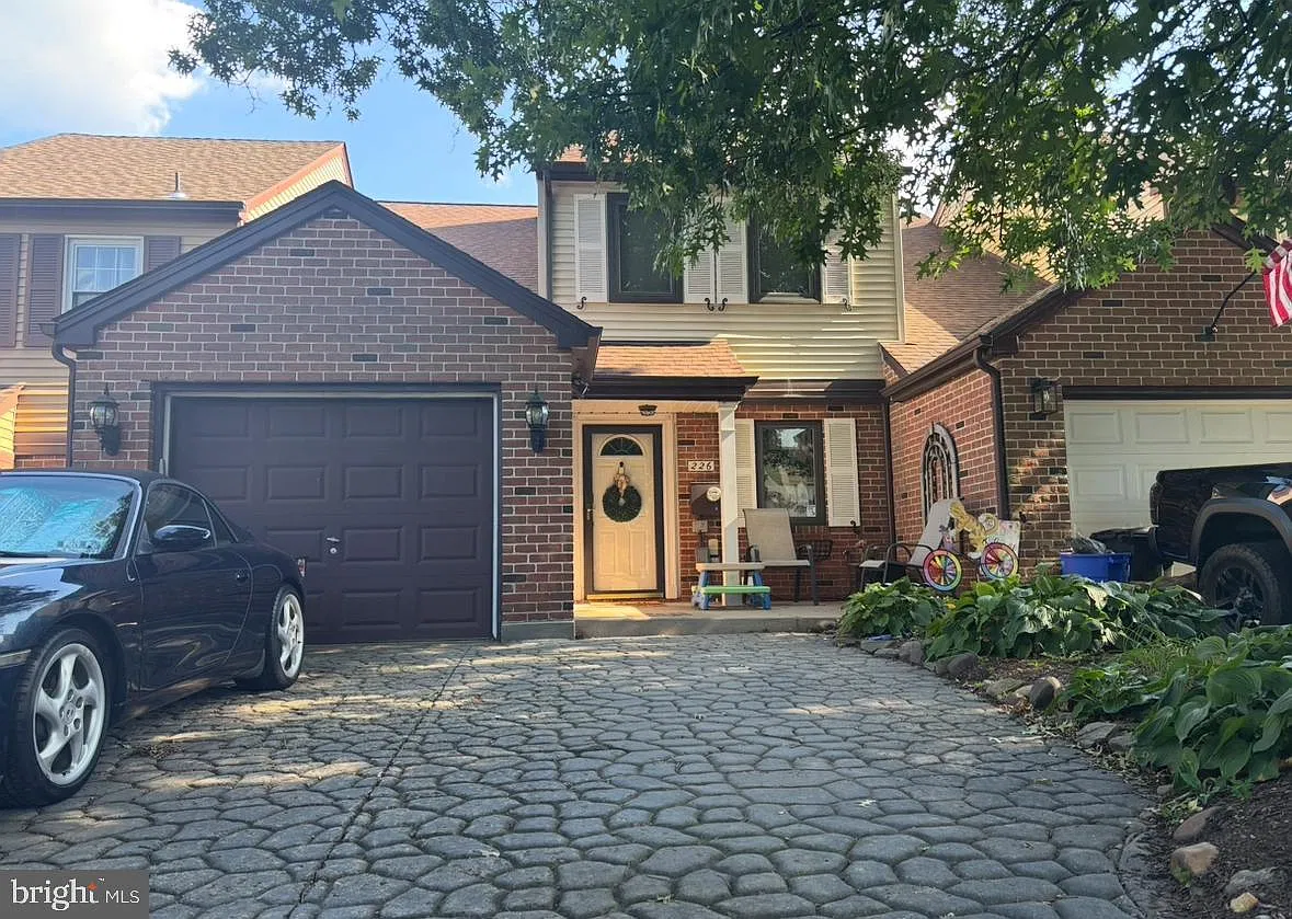 3 bed, 2.5 bath, 1786 sqft, $3,200 — Photo 1