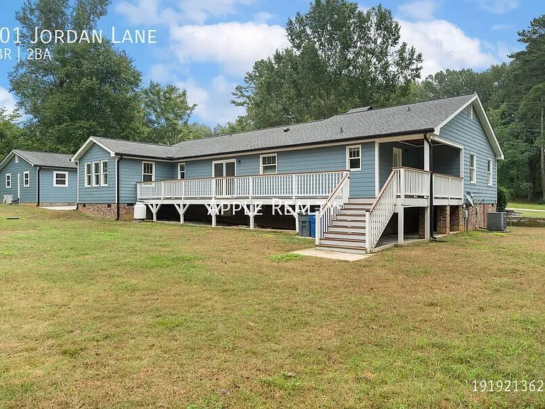 101 Jordan Ln — Photo 19